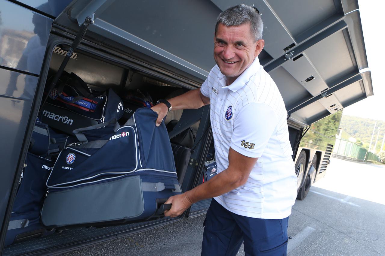 13.07.2016., Split - Nogometasi Hajduka jutros su s Poljuda otputovali u rumunjski Lasi na utakmicu 2. pretkola Europske lige. Prije polaska medijima se obratio trener Marijan Pusnik i igraci Nikola Vlasic i  Zoran Nizic.  Photo: Ivo Cagalj/PIXSELL