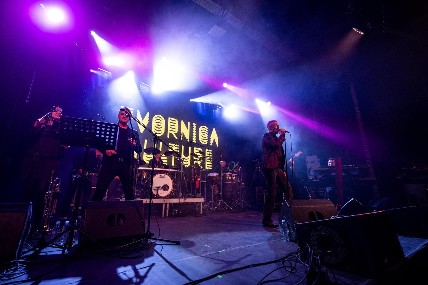 Sandi je na ovom nastupu otpjevao svoje najveće hitove, a publika je uživala.