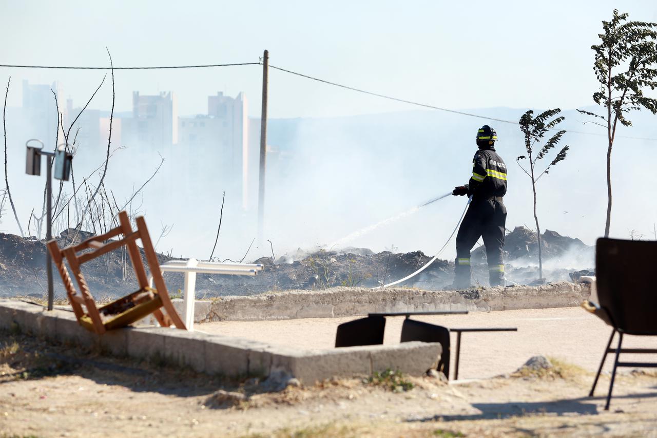 Split: Na križanju Vukovarske i Velebitske ulice izbio požar