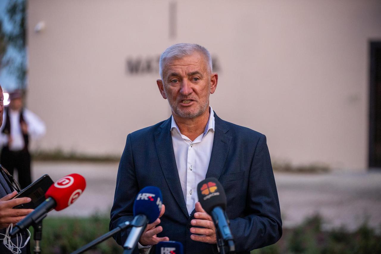 Čepin: Izjave za medije nakon otvorenja bolnice i hotela