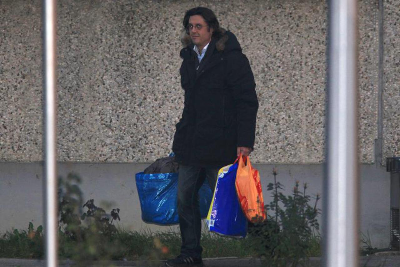 Šelebaj izlazi iz zatvora (1)