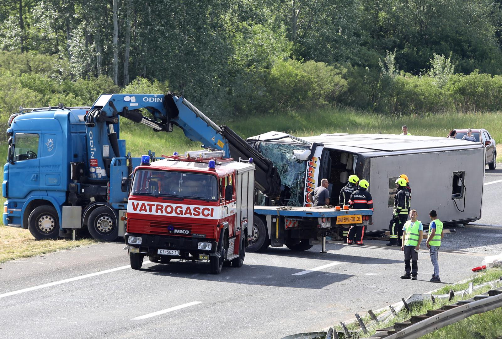 U tijeku je očevid kojim rukovodi županijska državna odvjetnica u Županijskom državnom odvjetništvu u Sisku kako bi se utvrdile sve okolnosti ove prometne nesreće.