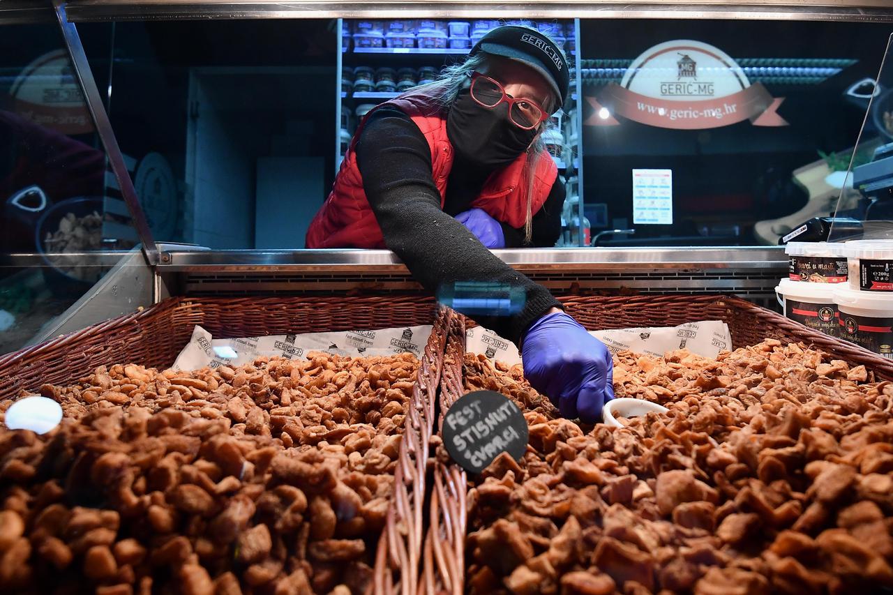 Zagreb: Ponuda čvaraka na tržnici Dolac
