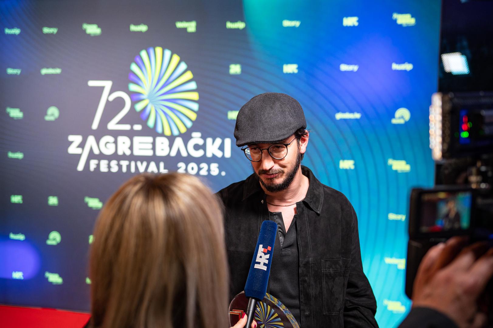 Autor pobjedničke pjesme, Vinko Ćemeraš, nije krio oduševljenje nakon primitka nagrade koju mu je uručila izvršna direktorica Zagrebačkog festivala Lovorka Sršen. - Uvijek mi je išlo bolje pjevanje nego razgovor - skromno je započeo Vinko. Dodao je i kako mu je posebno drago što je nagradu dobio upravo za autorsku pjesmu: - Presretan sam zbog nagrade, presretan Mozartinama, zahvalan žiriju i publici. Jako mi je drago što dobivam nagradu za autorsku pjesmu, što prelazi sve što sam dosad doživio, a to je poseban osjećaj. Velike zahvale svima koji su radili na pjesmi i spotu - kazao je.