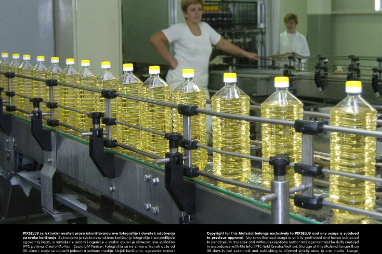 '19.02.2009.,Osijek,Hrvatska - Gradsko poglavarstvo pokrece akciju Kupujmo osjecko kako bi sacuvali radna mjesta,uljara Cepin Photo: Marko Mrkonjic/Vecernji list'