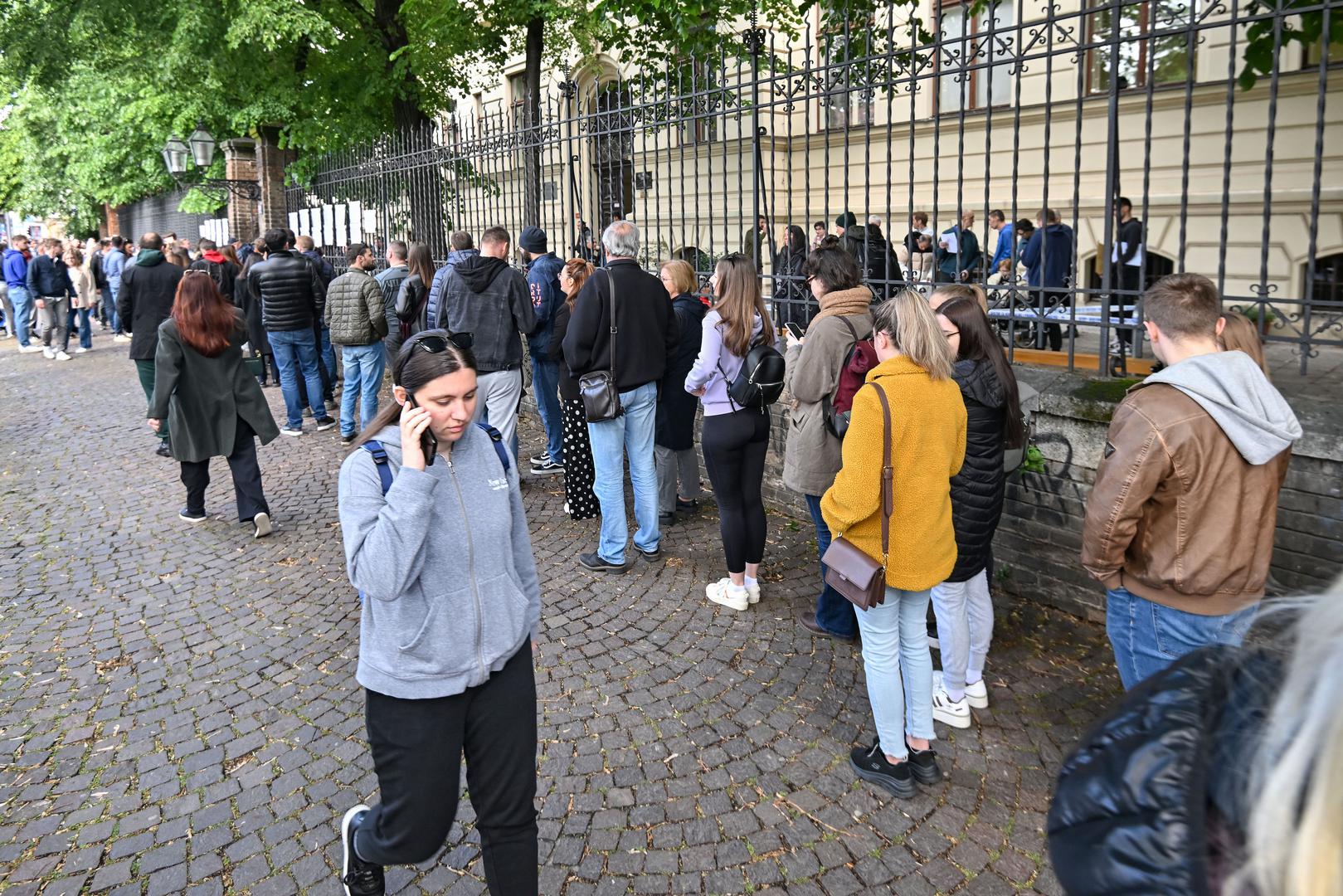 17.4.2024., Zagreb - Na biralistu u Varsavskoj ulici se stvorila velika guzva. Photo: Neva Zganec/PIXSELL