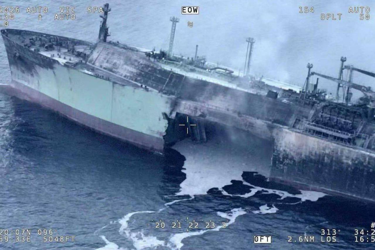 Ruski tanker za ukapljeni prirodni plin (LNG), Arctic Metagaz, gori nakon napada pomorskog drona