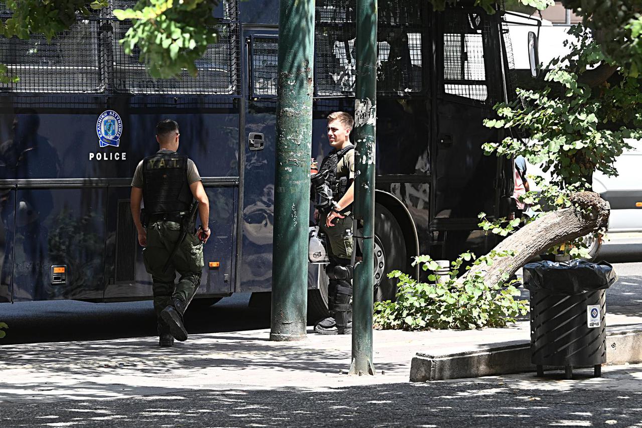 Atena: Jako osiguranje ispred hotela od kuda GNK Dinamo putuje za Zagreb