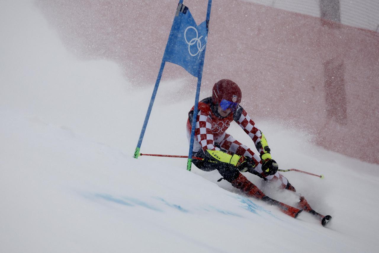 Alpine Skiing - Men's Giant Slalom Run 1