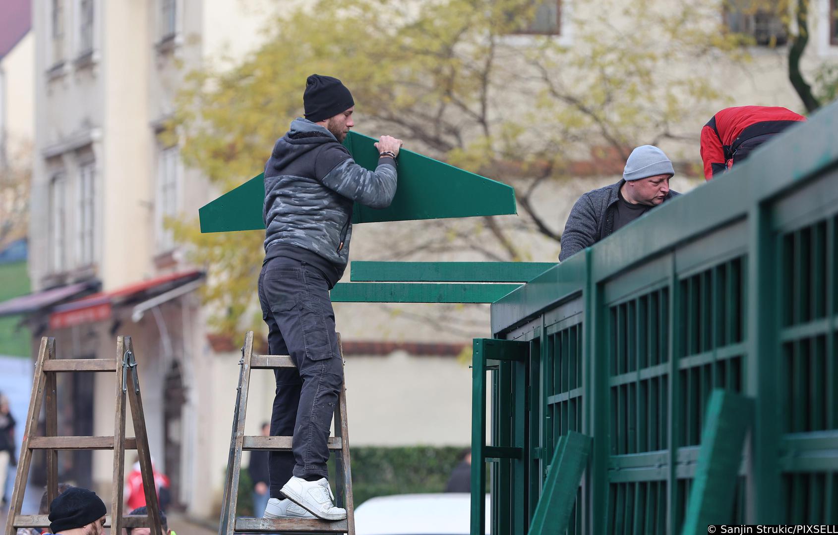 Postavljaju se kućice na glavnom trgu i ostalim lokacijama, a i ove godine građani će uživati u gastronomskoj ponudi koja će biti raznolika.