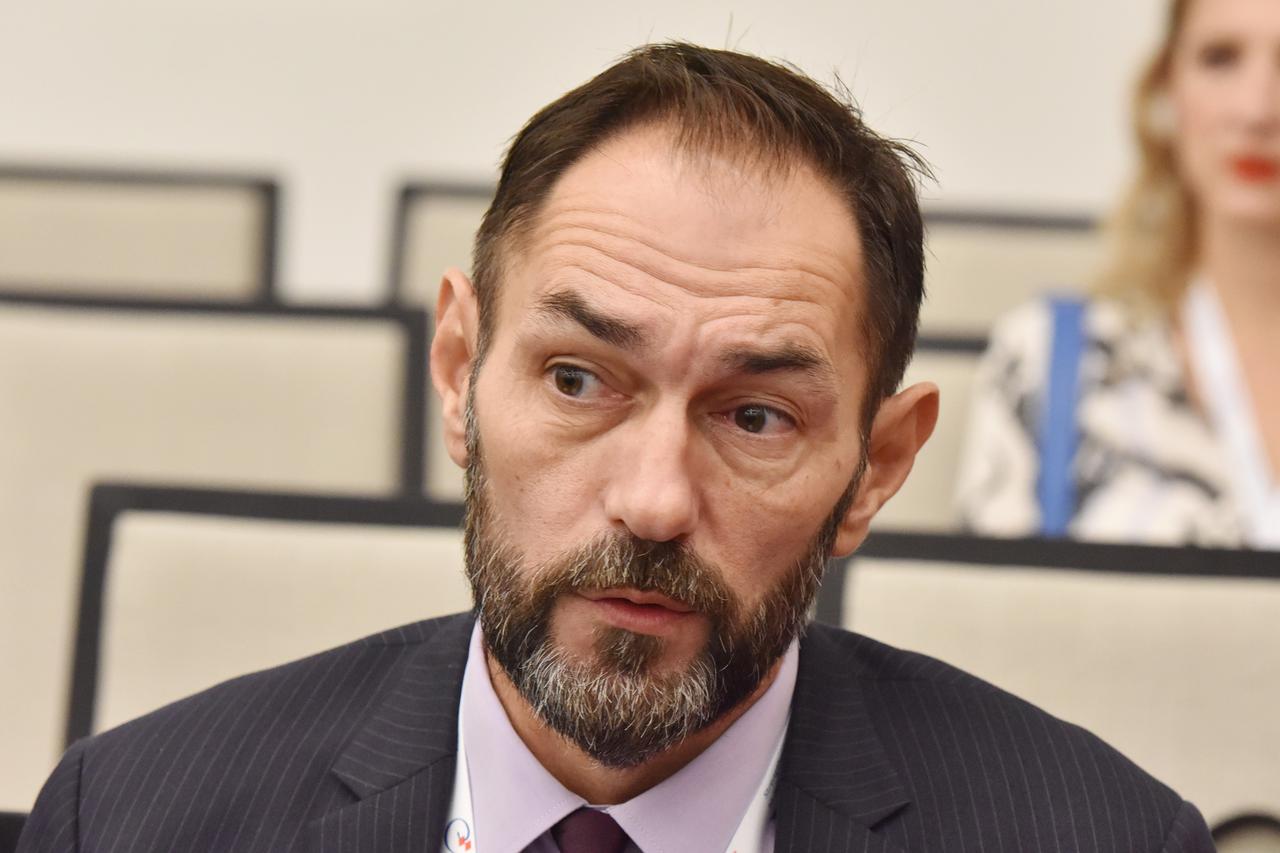 Dražen Jelenić
