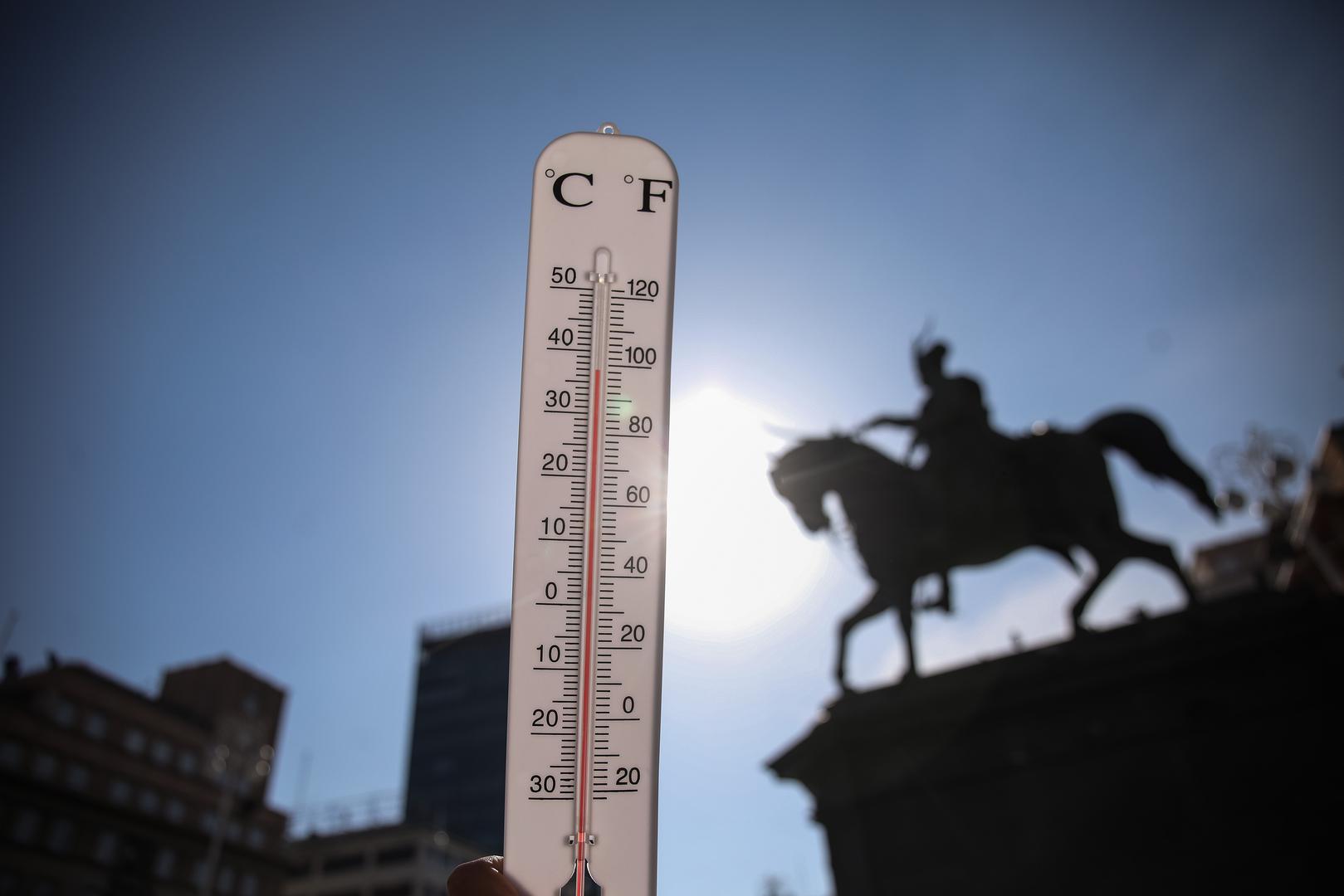 Hrvatsku je pogodio još jedan toplinski val, a mnogi se pitaju jesu li i prije temperature bile toliko visoke ili se to događa samo posljednjih godina. Sudeći prema podacima DHMZ-a, ljeti smo se pržili otkad postoje mjerenja. Gotovo svi navedeni apsolutni maksimumi izmjereni su u srpnju i kolovozu, izuzetak je Virovitica gdje je apsolutni maksimum od 39,5 °C izmjeren 27. lipnja 1965. 