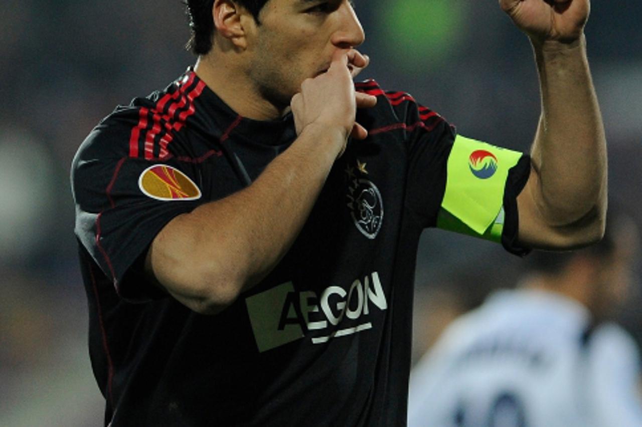'Luis Suarez of AFC Ajax reacts after scoring against FC Timisoara during their UEFA Europa League group A football match in Timisoara on December 2, 2009.   AFP PHOTO / ANDREJ ISAKOVIC'