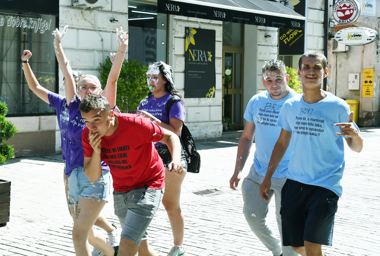 24.05.2024., Sisak - Sisacki srednjoskolci bucno su na gradskim ulicama proslavili zavrsetak skolovanja. Photo: Nikola Cutuk/PIXSELL
