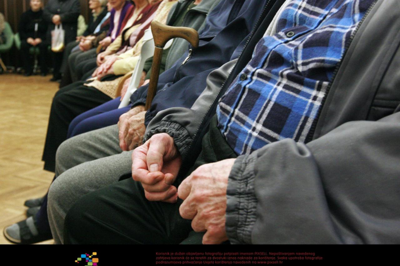 '19.12.2012., Koprivnica - Zupan Darko Koren posjetio je u povodu skorasnjih blagdana Dom za starije i nemocne osobe.  Photo: Marijan Susenj/PIXSELL'