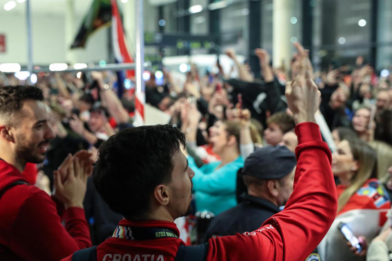 Docek broncanih rukometasa na zracnoj luci Franjo Tudjman