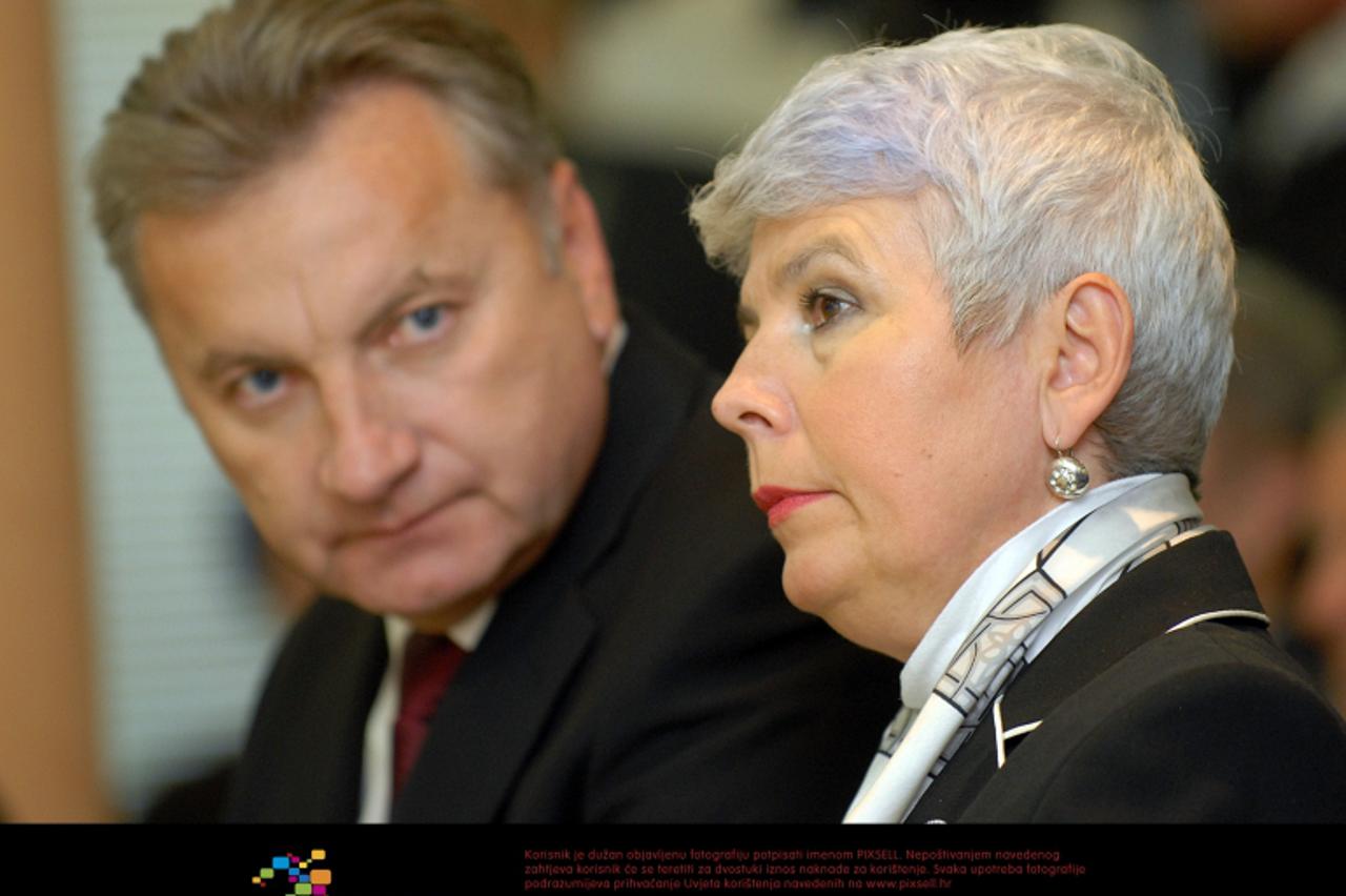 '29.10.2010. Termoplin, Varazdin, Predsjednica Vlade Jadranka Kosor prisustvovala je proslavi 40 godina tvrtke Termoplin. U drustvu ministra gospodarstva, rada i poduzetnistva Djure Popijaca Photo: Ma