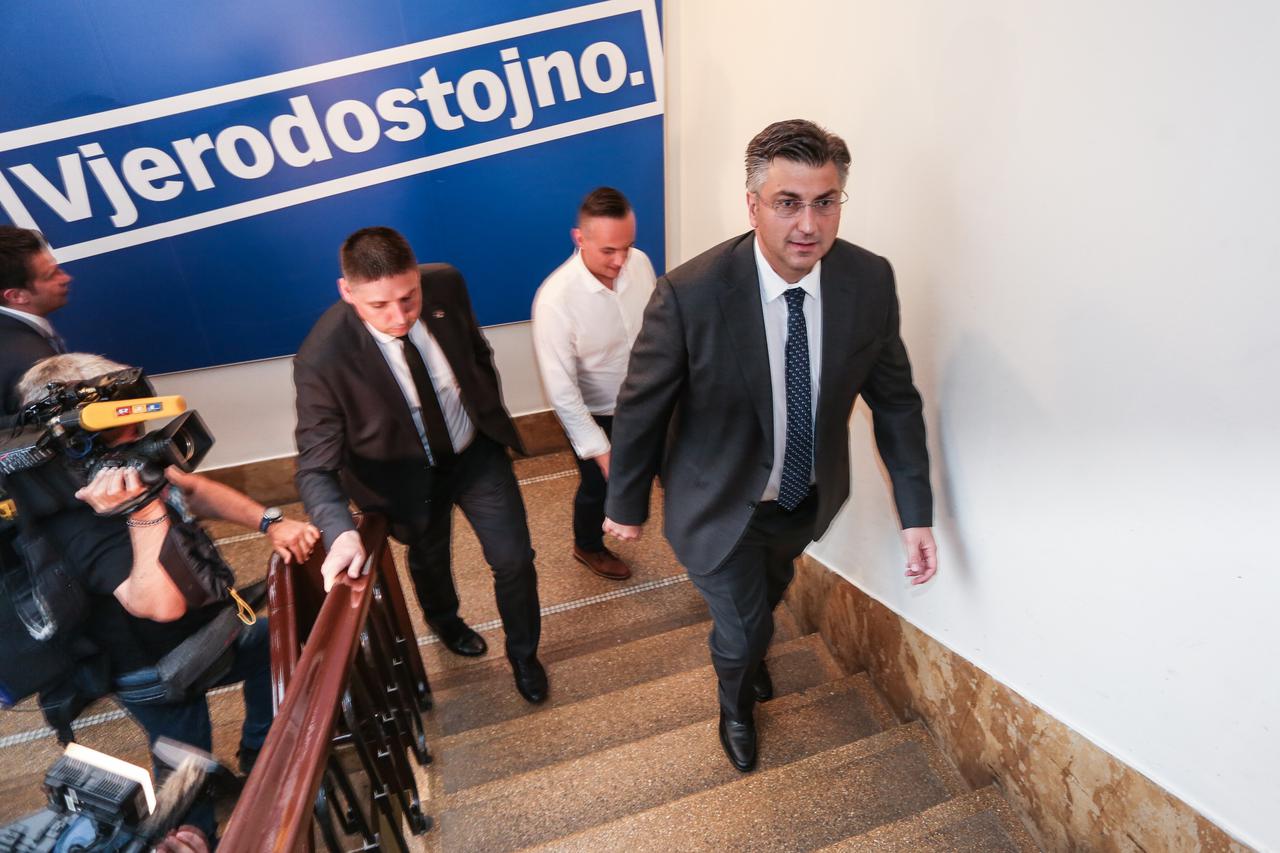 Zagreb: Andrej Plenković stigao u izborni stožer HDZ-a