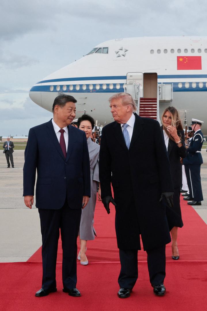 Za Trumpa ovaj posjet predstavlja vrhunac tjedna diplomacije koji je počeo dvodnevnim boravkom u New Yorku zbog Opće skupštine UN-a. Gotovo sedam mjeseci rata s Iranom dovelo je do naglog rasta cijena energije u SAD-u, a Trumpova Republikanska stranka suočava se s teškim izgledima na kongresnim izborima u studenome.