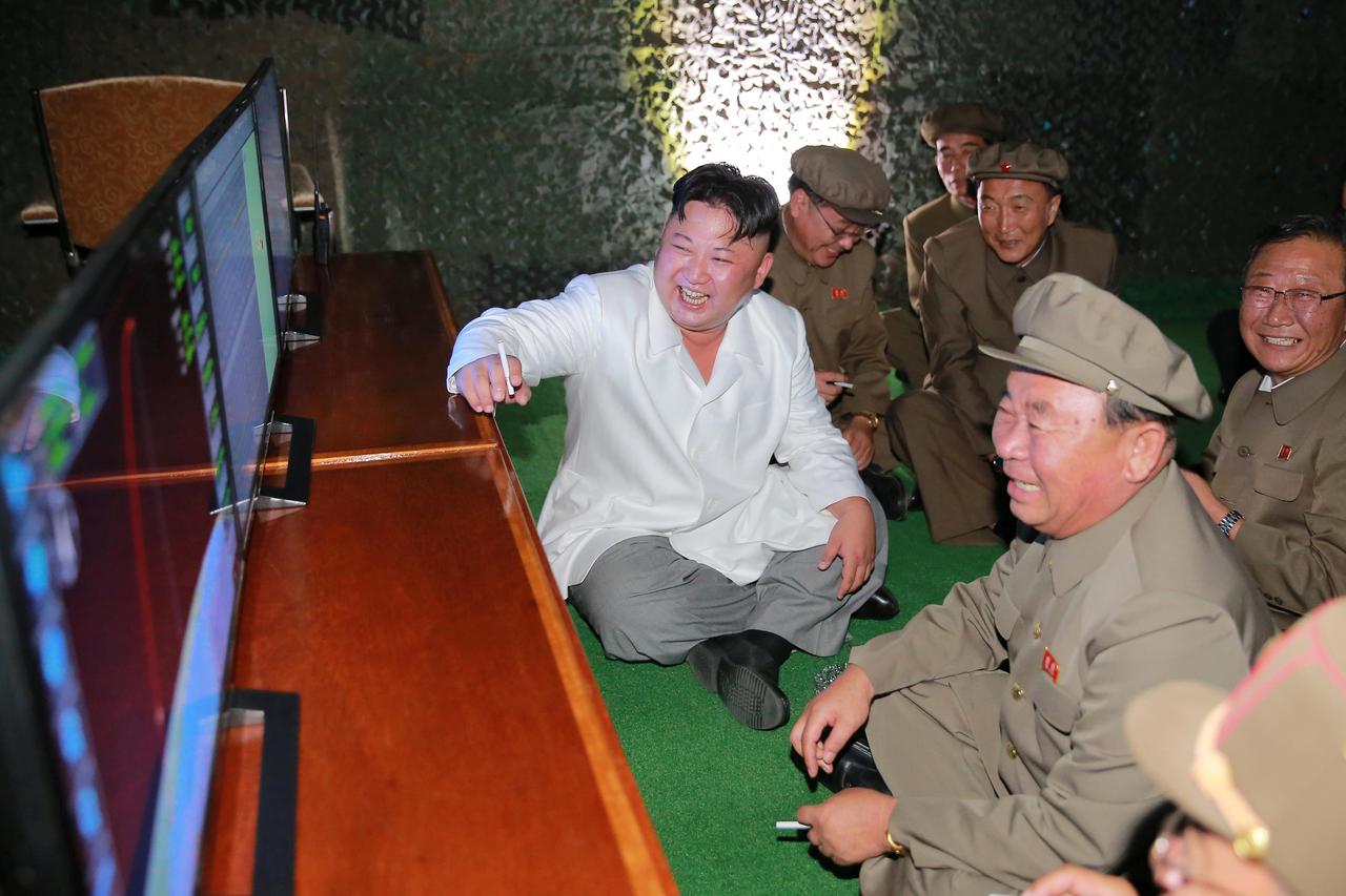 Sjevernokorejski vođa Kim Jong-un tijekom testiranja