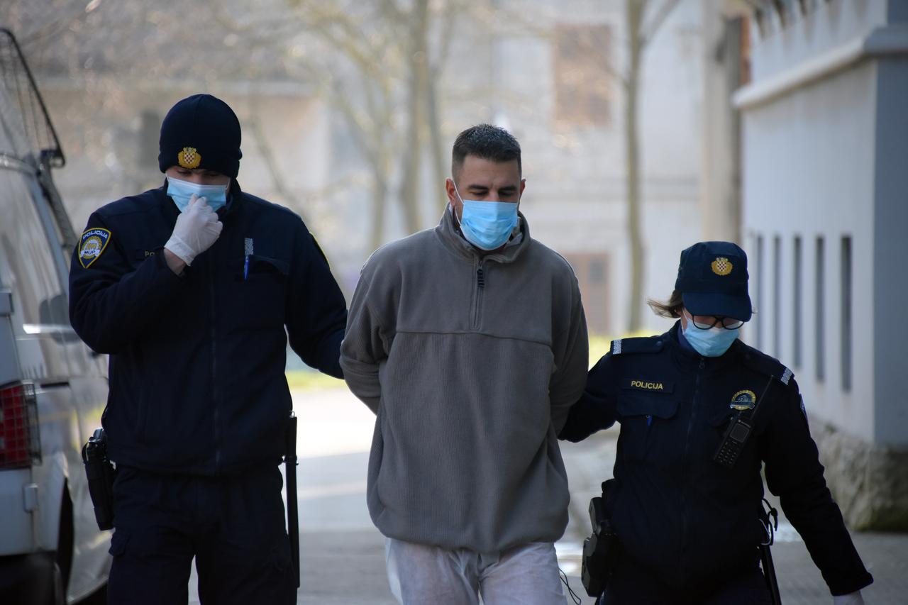 Osumnjičeni  za dvostruko teško ubojstvo roditelja u kući u Puli, danas je priveden istražnom sucu 
