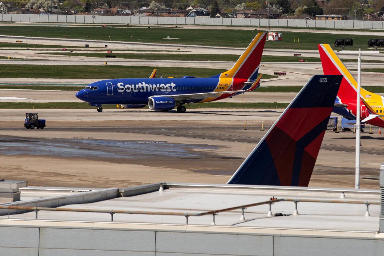 FILE PHOTO: Southwest Airlines flights resume following the lifting of a brief nationwide stoppage in Chicago