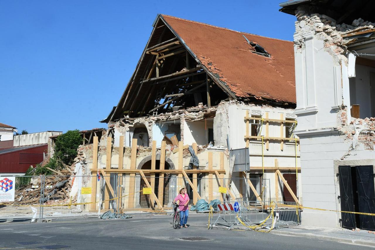 Petrinjci su ljuti zbog spore obnove centra grada nakon potresa