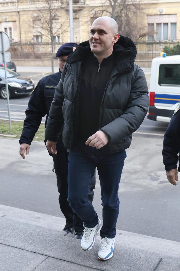 27. 02. 2025., Osijek - Josip Dabro doveden je jutros pred suca istrage. Ceka se odluka hoce li za njega biti zatrazen istrazni zatvor. Dabru se tereti za kaznena djela povrede djetetovih prava i neovlasteno posjedovanje i koristenje oruzja. Photo: Davor Javorovic/PIXSELL