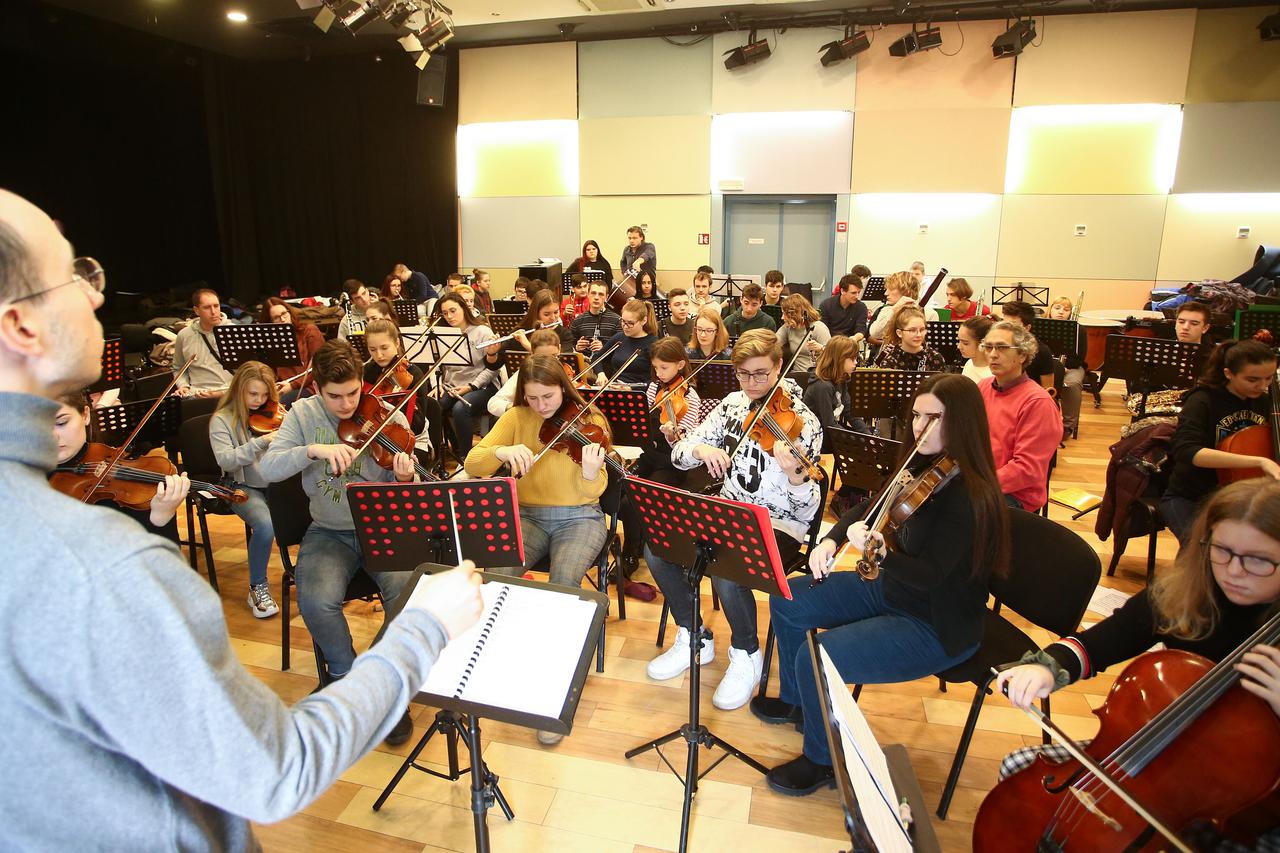 Simfonijski orkestar mladih na probi u Centru za kulturu Maksimir