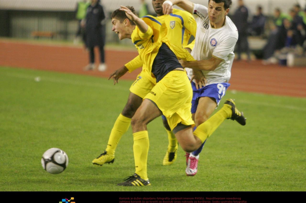 '26.02.2011., Poljud, Split - Nogometna utakmica 19. kola Prve HNL izmedju NK Hajduk i NK Inter Zapresic. Bitka za loptu Anas Sharbini i Ivan Herceg Photo: Ivo Cagalj/PIXSELL'