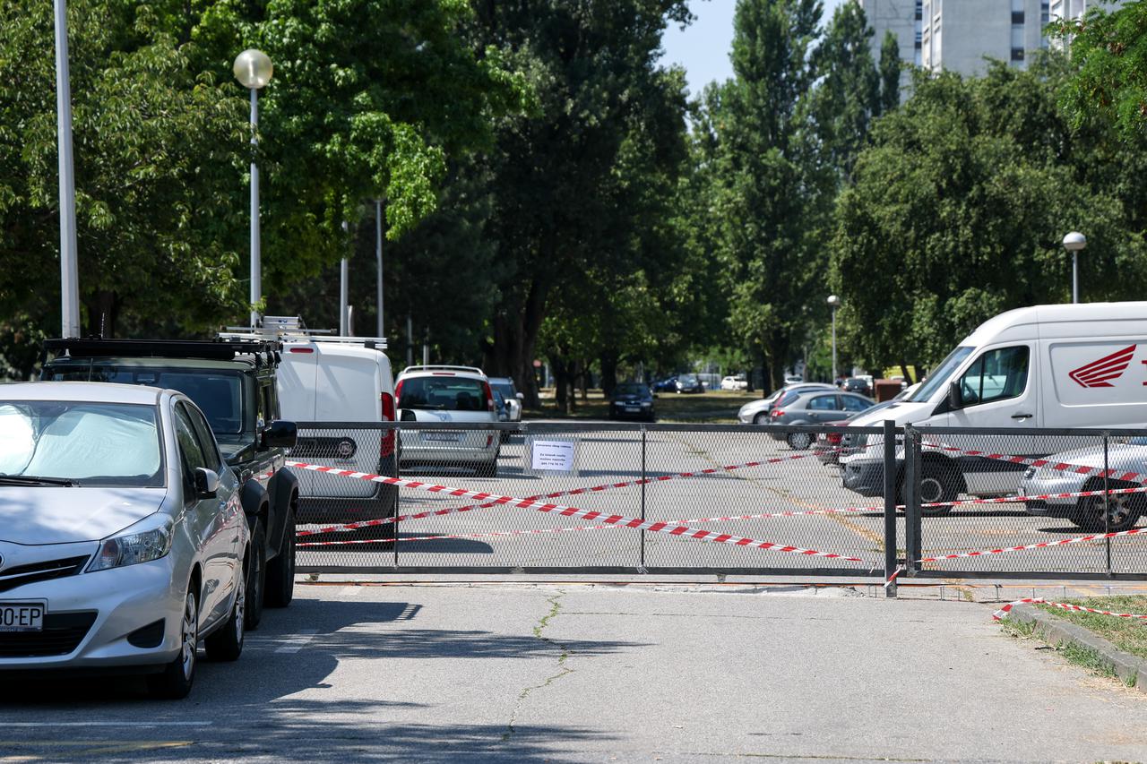Zagreb: Ograđeno parkiralište u Aleji pomoraca u naselju Siget