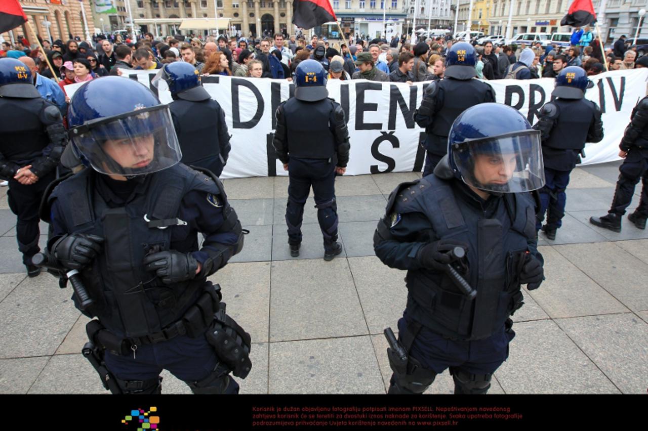 '14.03.2012., Zagreb - Oko 100 predstavnika Gradjanske akcije i gradjana okupilo se u 11 sati kod Mandusevca na Trgu bana Jelacica kako bi prosvjedovali protiv najavljene medjunarodne nacionalisticke 