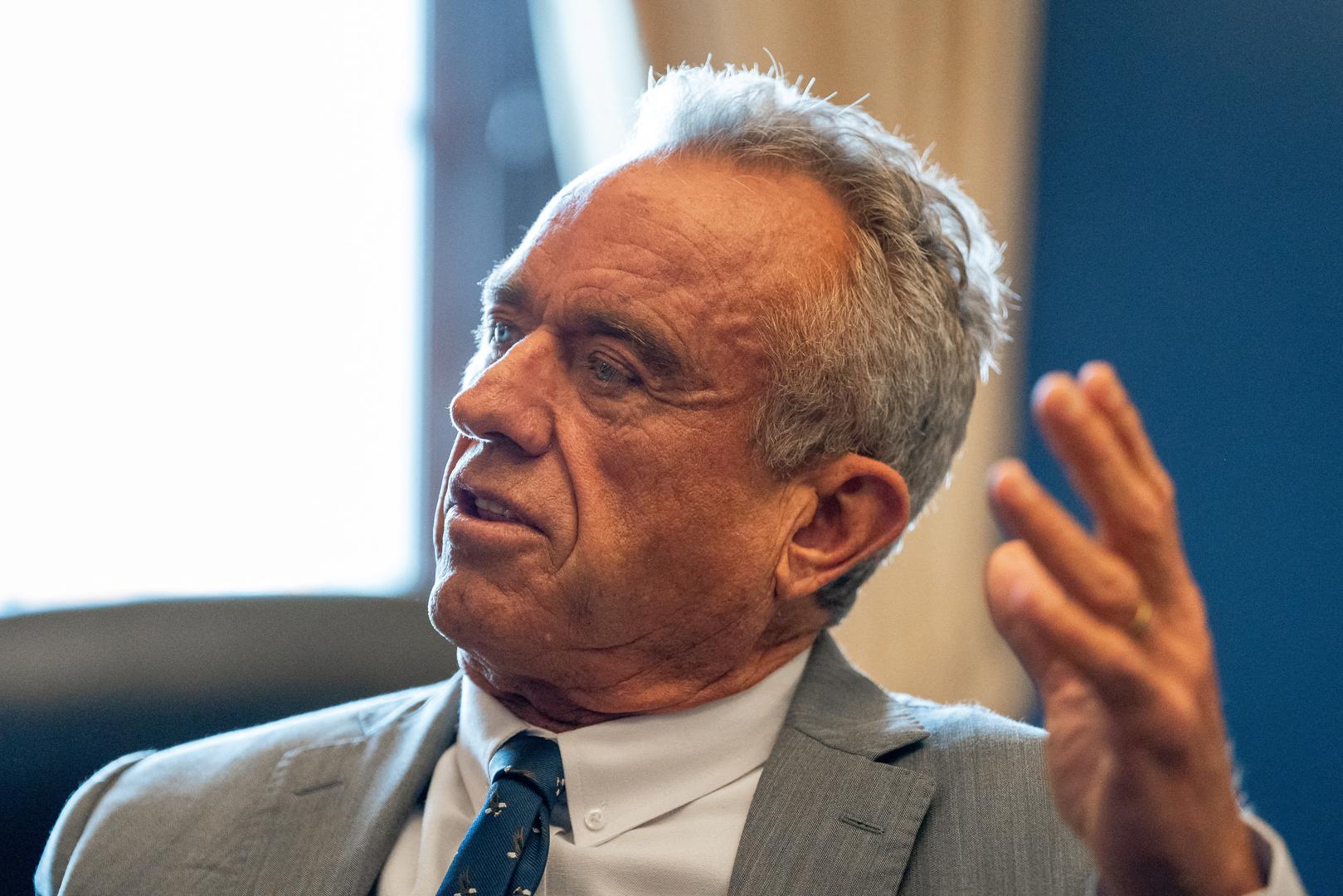 Kennedy je kritizirao američku prehrambenu industriju zbog dodavanja sastojaka za koje tvrdi da su Amerikance učinili manje zdravima. Ministarstvo zdravstvo nadgleda FDA, Centar za kontrolu i prevenciju bolesti, NIH-a i goleme programe Medicare i Medicaid, koje omogućuju zdravstveno osiguranje siromašnima, starijima od 65 i osoba s invaliditetom.