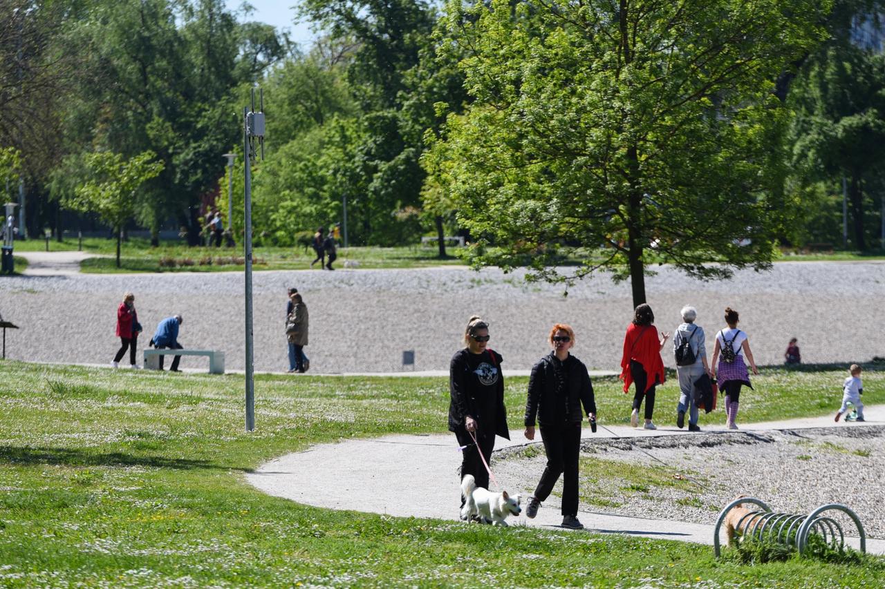 zagreb: Građani uživali u sunčanom nedjeljnom prijepodnevu na Bundeku