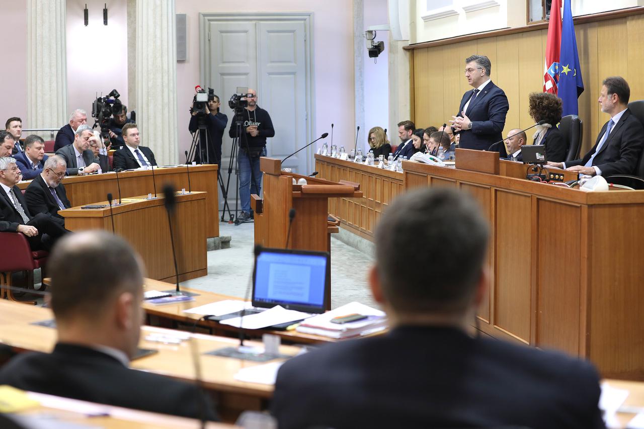 Zagreb: Svađama i vrijeđanjem započela 15. sjednica Hrvatskoga sabora