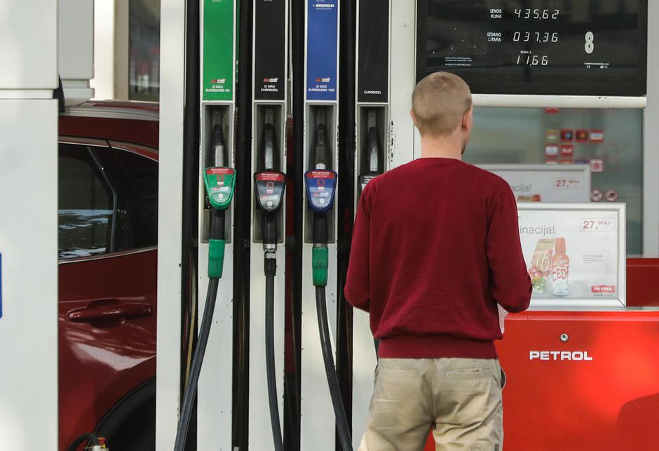Cijene goriva znatno rastu, spremnik benzina skuplji za 13 kuna, dizel gotovo za 20
