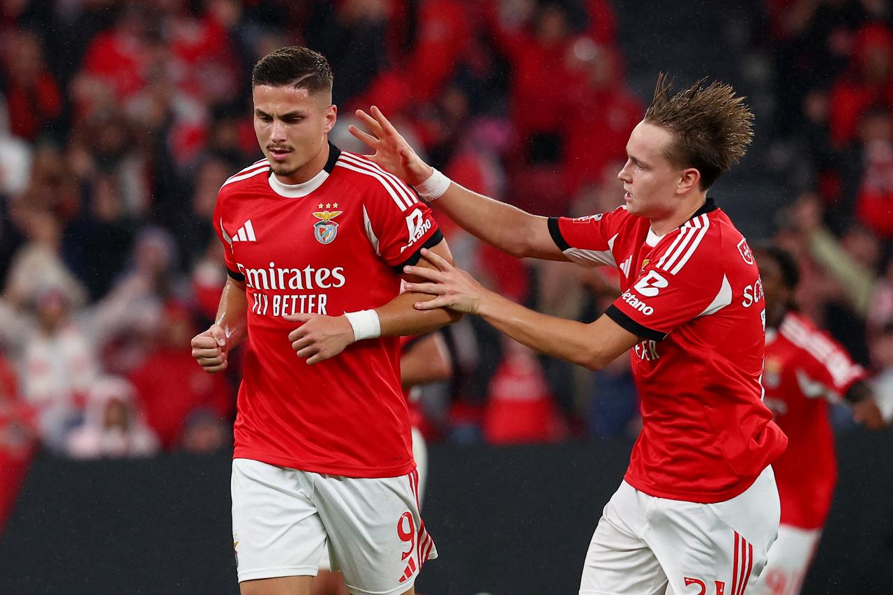 Primeira Liga - Benfica v Arouca