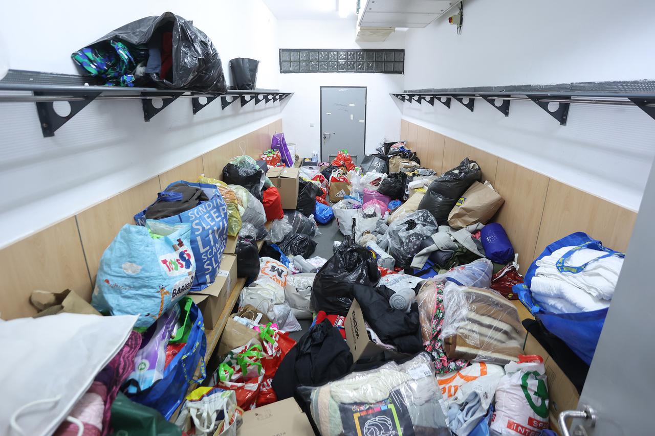 Zagreb: Hokejaši na Velesajmu prikupljaju pomoć za Petrinju i Sisak