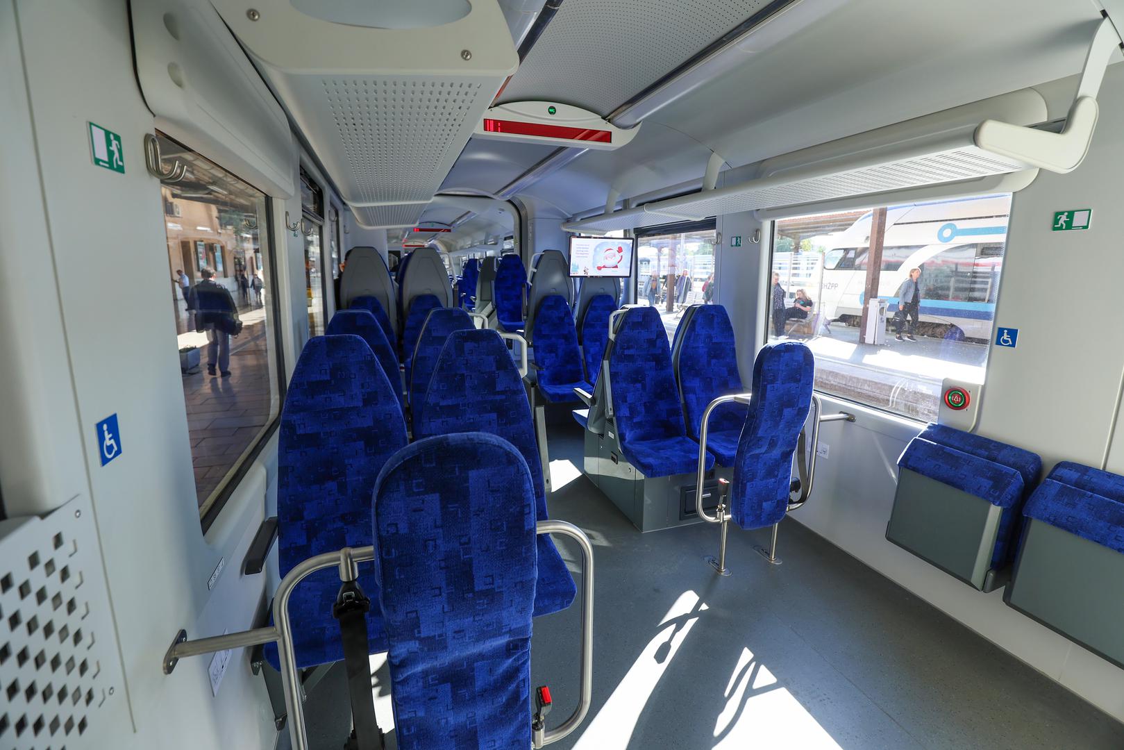 "Super je, san snova. Razlika je u odnosu na stare vlakove, kao da ste u svemiru" kazao je jedan od putnika za HRT. 

