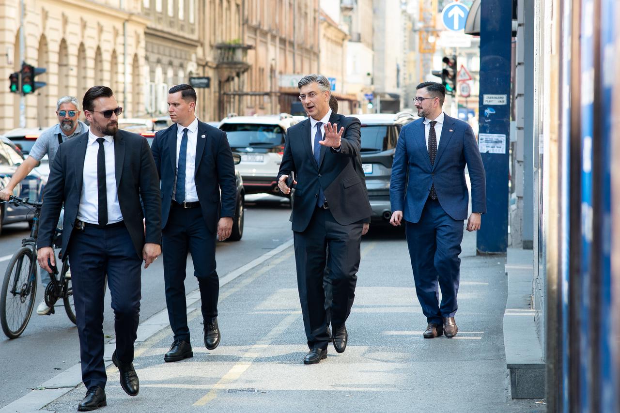 Zagreb: Dolazak na Zajedničku sjednicu Predsjedništva i Nacionalnog odbora HDZ-a