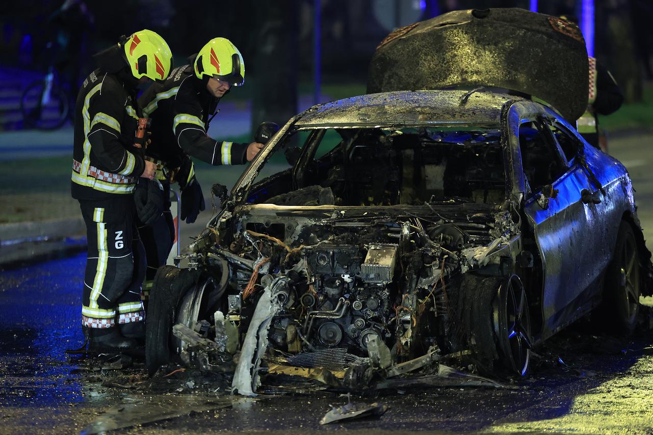 Zagreb: Vatrogasci ugasili požar osobnog automobila u Vukovarskoj ulici