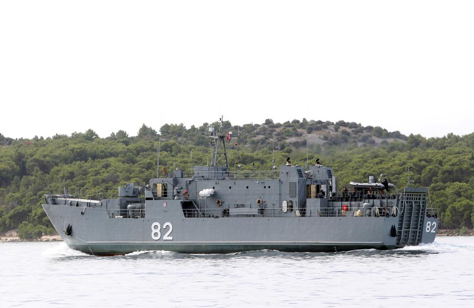 Ratni prod HRM-a plovi pred Šibenikom