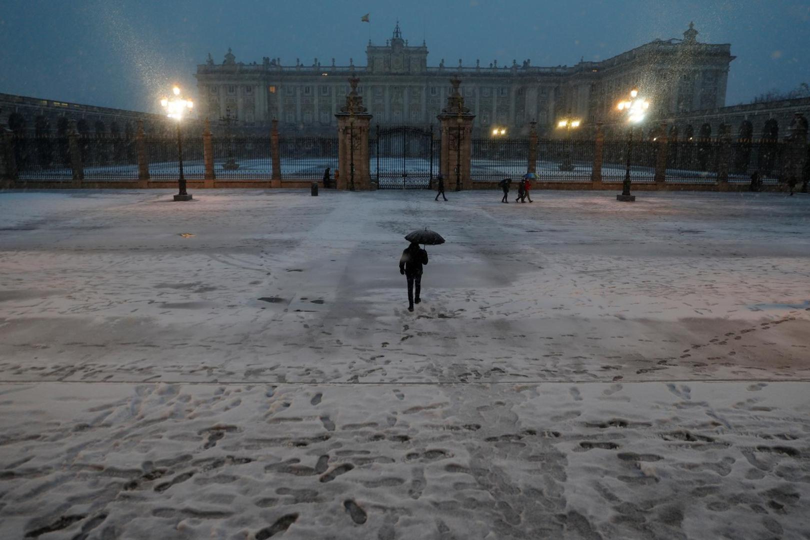 Heavy snowfall outside the Royal Palace in Madrid A person walks with an umbrella during heavy snowfall outside the Royal Palace in Madrid, Spain January 8, 2021. REUTERS/Susana Vera SUSANA VERA