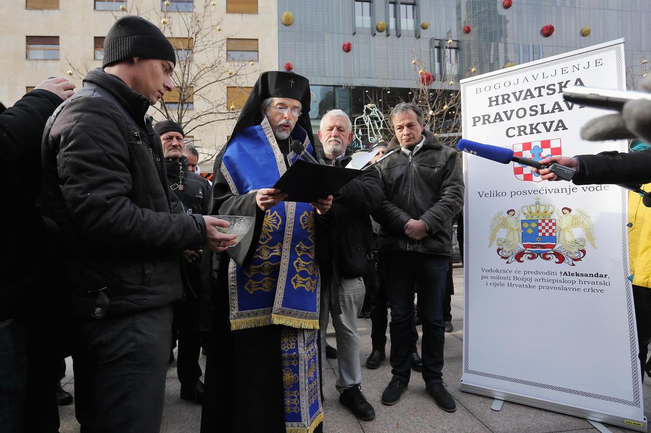 Zagreb: Prvo javno nastupanje pravoslavne crkve posve?ivanjem vode kod spomenika Preradovi?u
