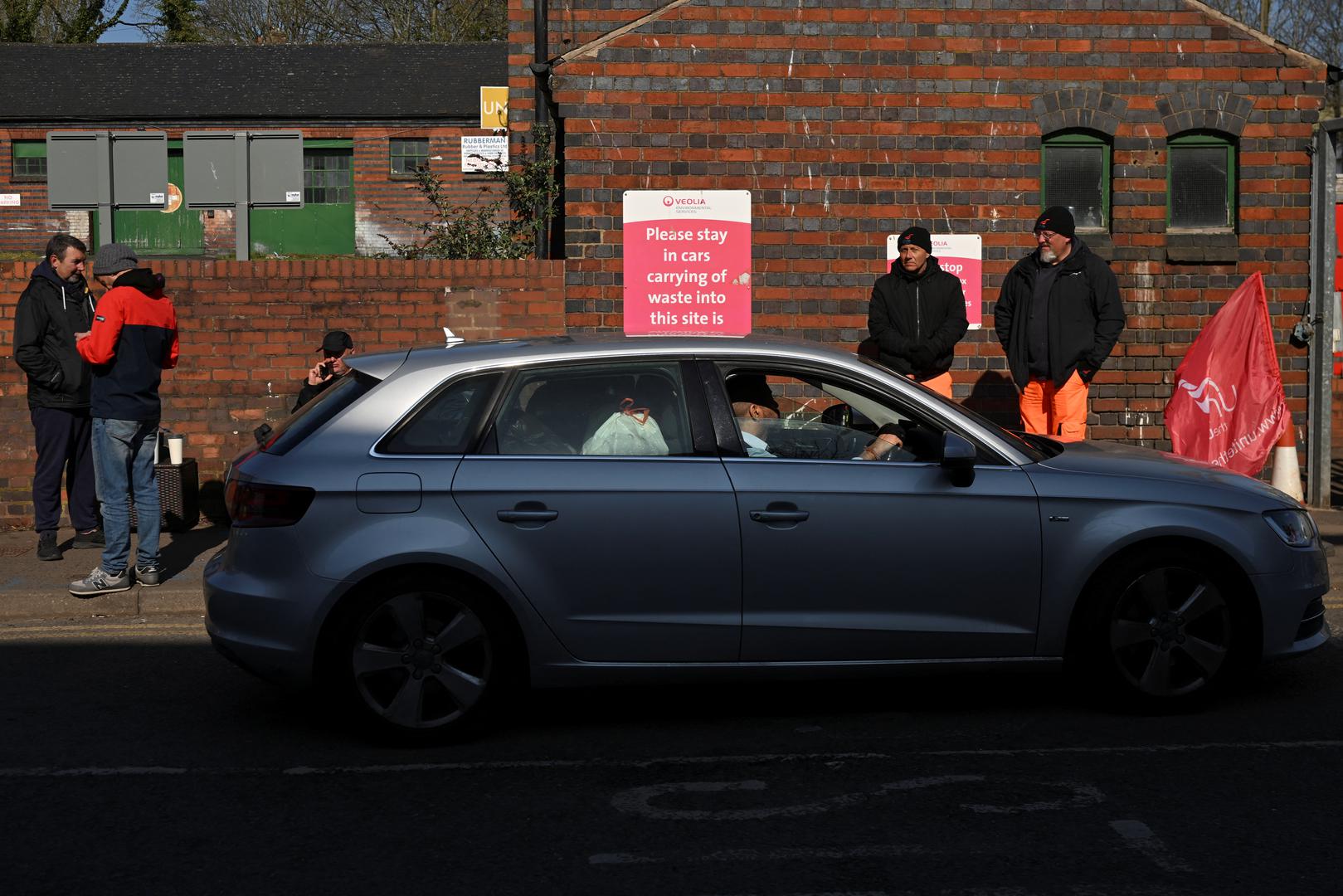 Stoga primjenjujemo inovativnije pristupe, uključujući preventivno postavljanje mamaca, sustave za detekciju kretanja i zatvorene otrovna staništa. Naglasak je na strateškom planiranju, a ne samo na gruboj sili," zaključuje Maddocks.