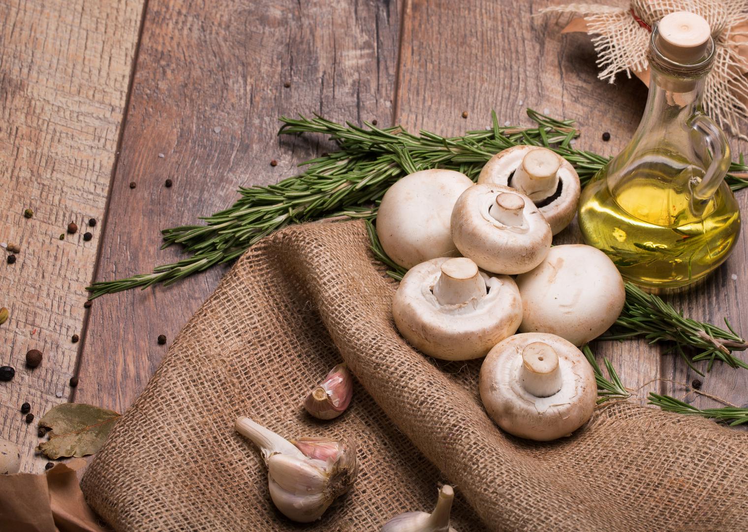 Gljive također jedite svježe pripremljene. Ako su vam ostale od ručka ili večere, jedite ih hladne. Ako ih jedete podgrijane, mogu uzrokovati probleme s probavom i srcem.