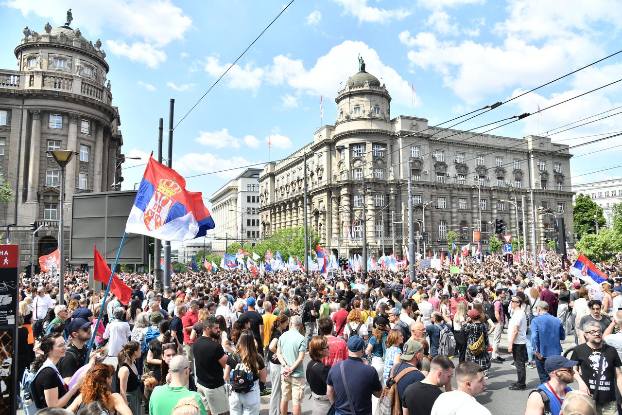 Beograd: Pet nacionalnih sindikata i Studenti u blokadi organizirali su veliki prosvjed