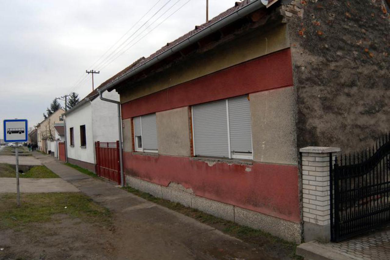 slavonski brod,kuca ubijenog,portal (1)