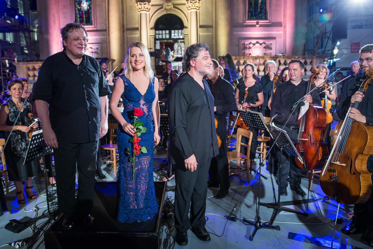 11.07.2016., Dubrovnik - Ispred Crkve svetog Vlaha odrzan je gala koncert uz sudjelovanje Simfonijskog orkestra HRT-a, pod ravnanjem Mladena Tarbuka a kao najsjajniji dio veceri zasjali su tenor Jose Cura, te sopranistica Linda Ballova. Cura je redoviti g