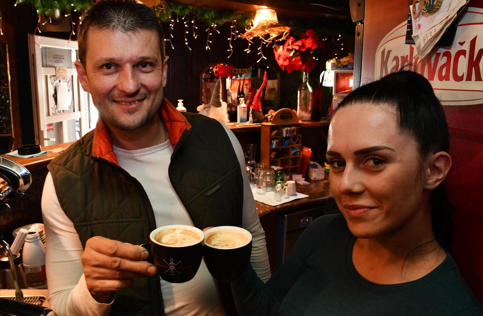 24.11.2020., Slavonski Brod - Vlasnik caffe bara Come back Damir Huljic dobio je  prestizno priznanje Franck Barista Cluba za vrhunski pripremljenu kavu.
Photo: Ivica Galovic/PIXSELL